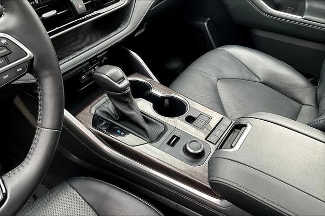 used 2021 Toyota Highlander car, priced at $39,500