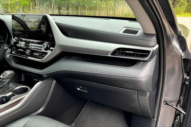 used 2021 Toyota Highlander car, priced at $39,500