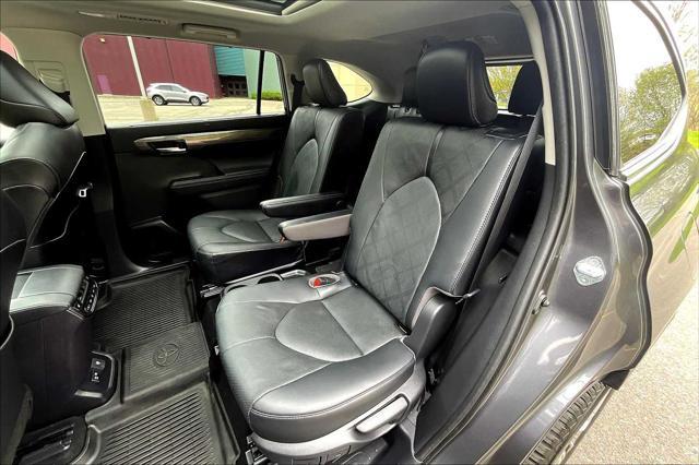 used 2021 Toyota Highlander car, priced at $39,500