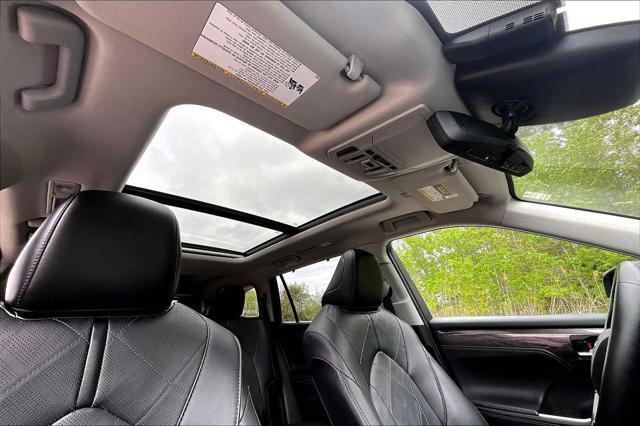 used 2021 Toyota Highlander car, priced at $39,500