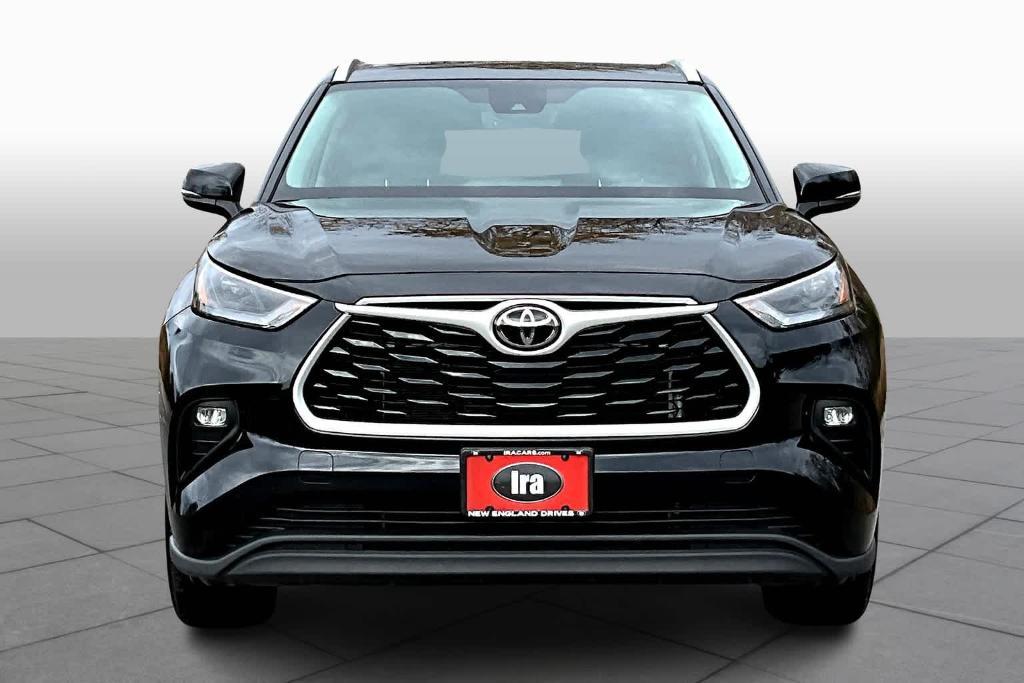 used 2024 Toyota Highlander car, priced at $47,900