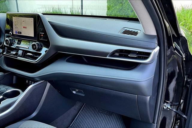 used 2023 Toyota Highlander Hybrid car, priced at $37,900