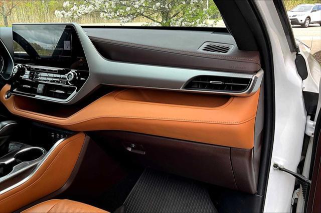 used 2022 Toyota Highlander car, priced at $47,990
