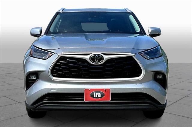 used 2022 Toyota Highlander car, priced at $38,400
