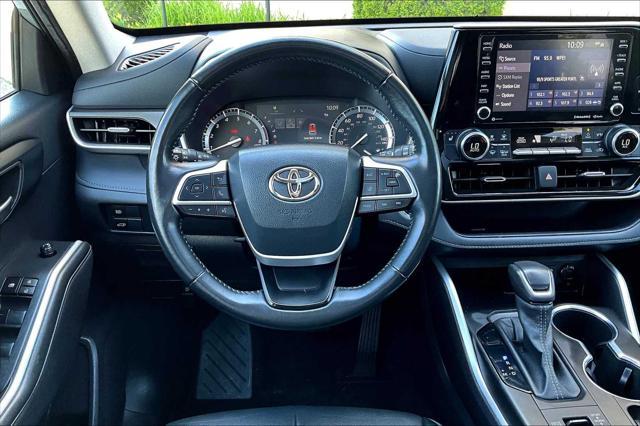 used 2022 Toyota Highlander car, priced at $38,400