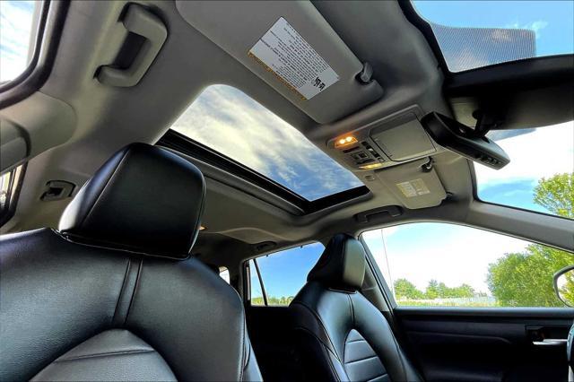 used 2022 Toyota Highlander car, priced at $38,400