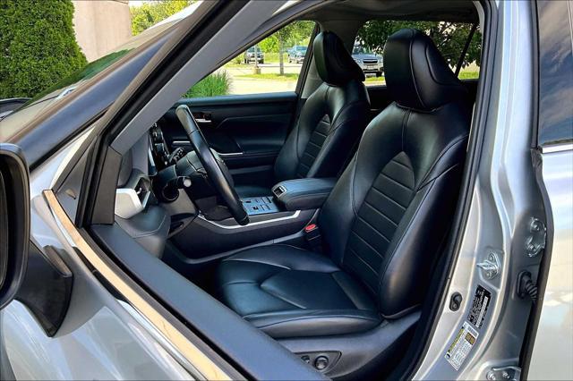 used 2022 Toyota Highlander car, priced at $38,400