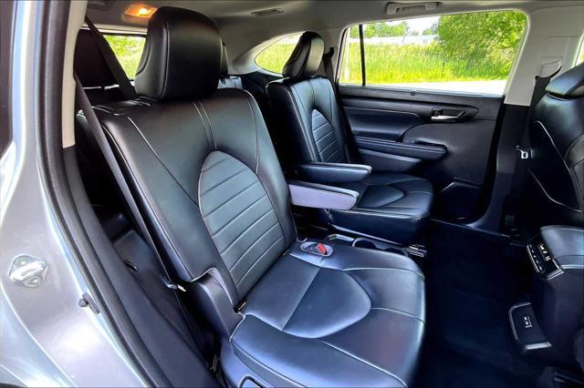 used 2022 Toyota Highlander car, priced at $38,400