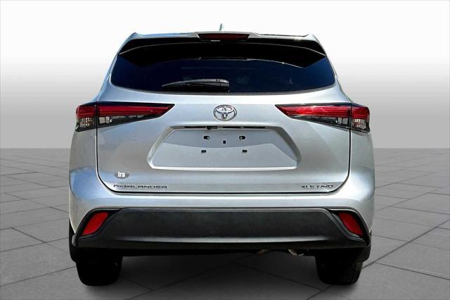 used 2022 Toyota Highlander car, priced at $38,400