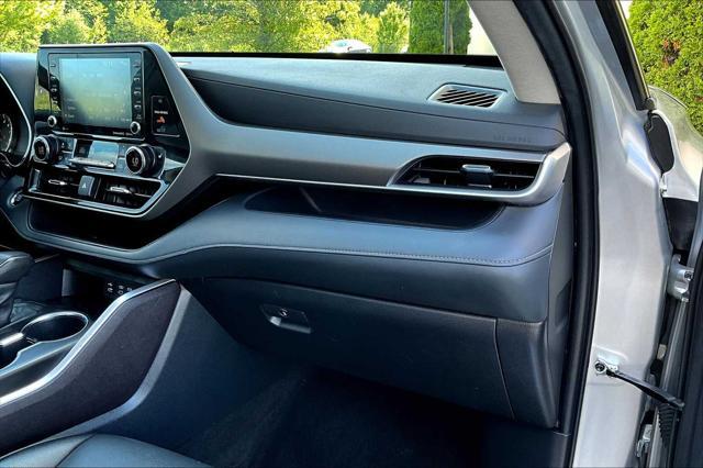 used 2022 Toyota Highlander car, priced at $38,400