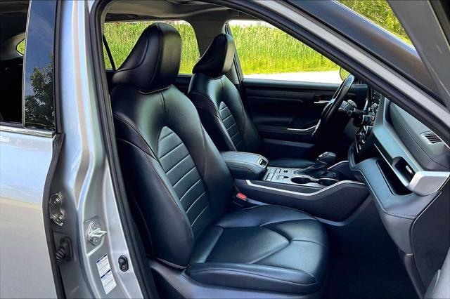used 2022 Toyota Highlander car, priced at $38,400