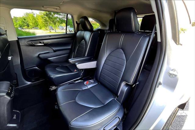 used 2022 Toyota Highlander car, priced at $38,400