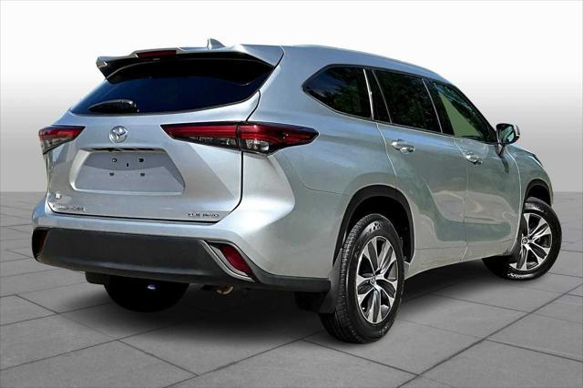 used 2022 Toyota Highlander car, priced at $38,400