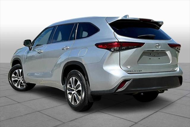 used 2022 Toyota Highlander car, priced at $38,400