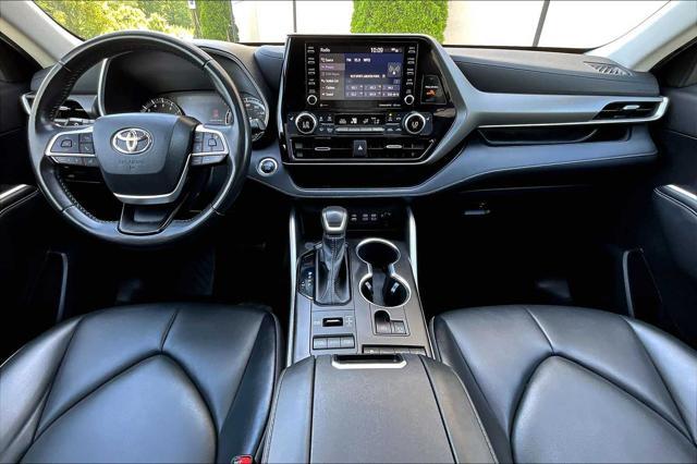 used 2022 Toyota Highlander car, priced at $38,400