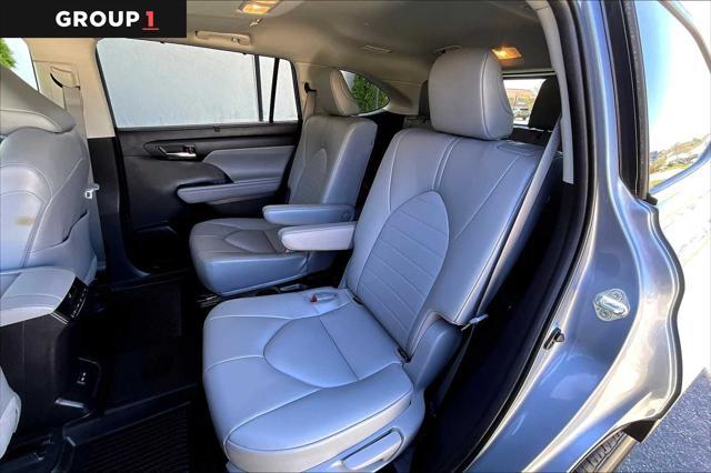 used 2022 Toyota Highlander car, priced at $42,900
