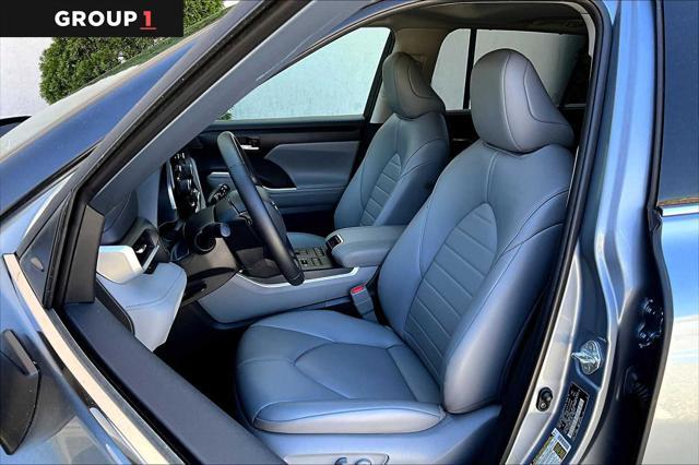 used 2022 Toyota Highlander car, priced at $42,900