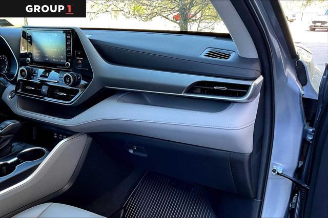 used 2022 Toyota Highlander car, priced at $42,900