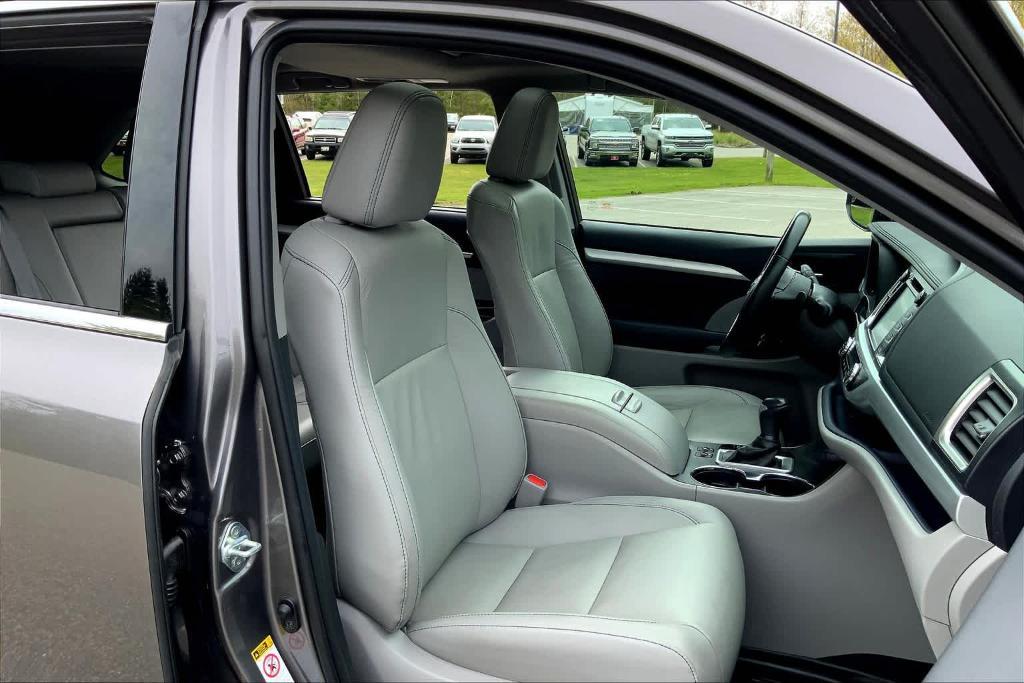 used 2019 Toyota Highlander car, priced at $29,200