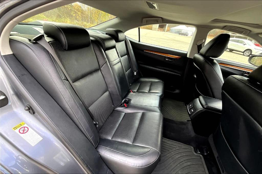 used 2015 Lexus ES 300h car, priced at $14,500