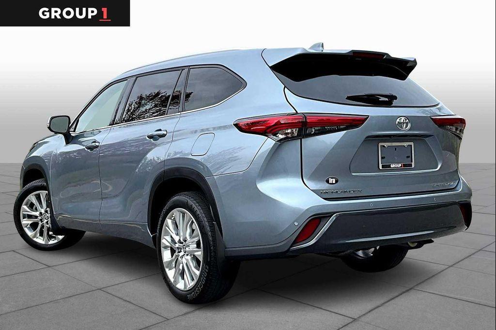 used 2023 Toyota Highlander car, priced at $41,991