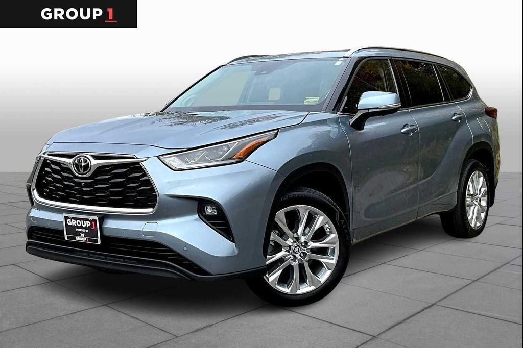 used 2023 Toyota Highlander car, priced at $41,991