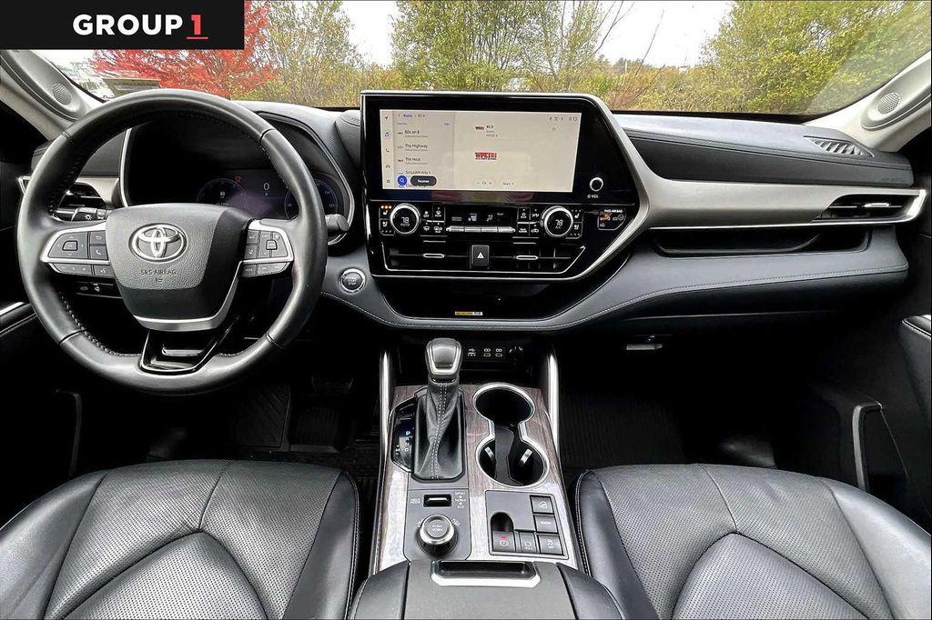 used 2023 Toyota Highlander car, priced at $41,991