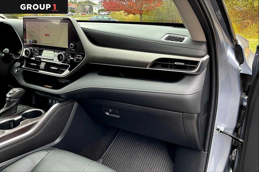 used 2023 Toyota Highlander car, priced at $41,991