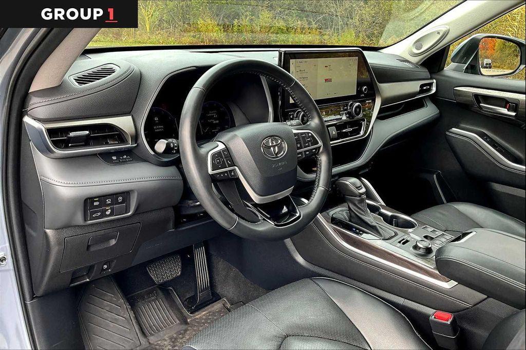 used 2023 Toyota Highlander car, priced at $41,991