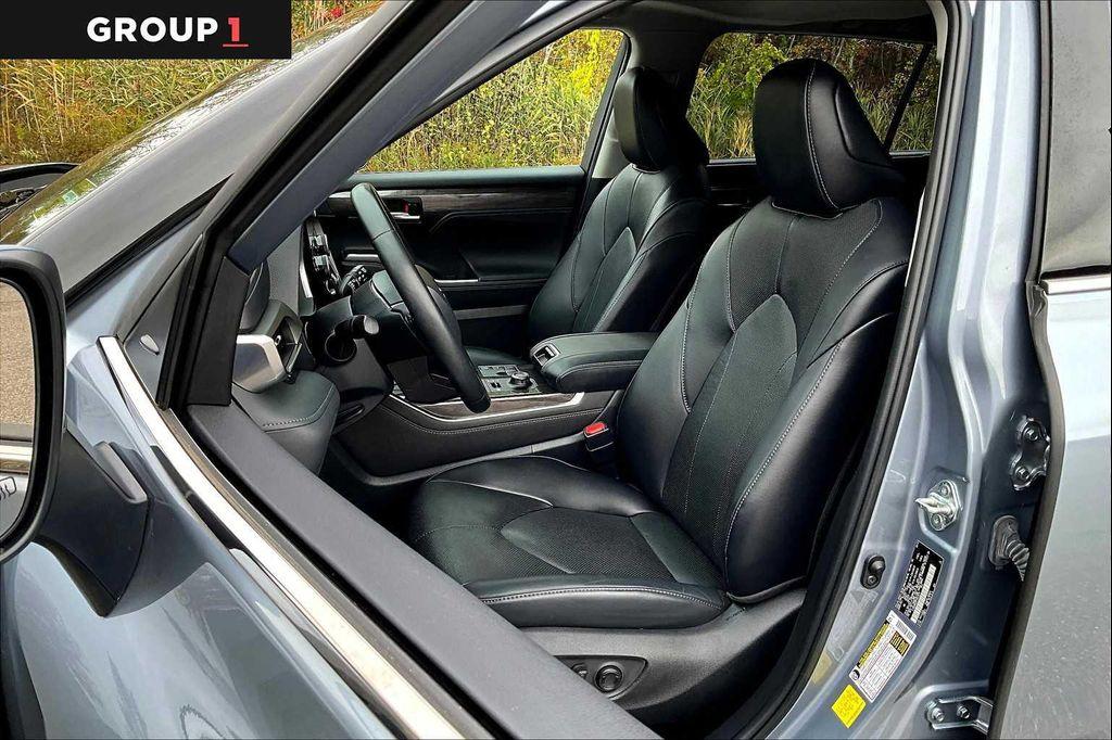 used 2023 Toyota Highlander car, priced at $41,991
