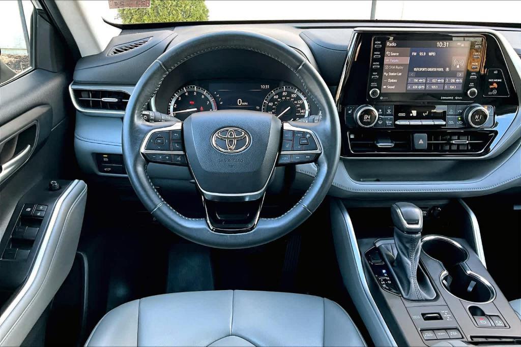 used 2021 Toyota Highlander car, priced at $31,200