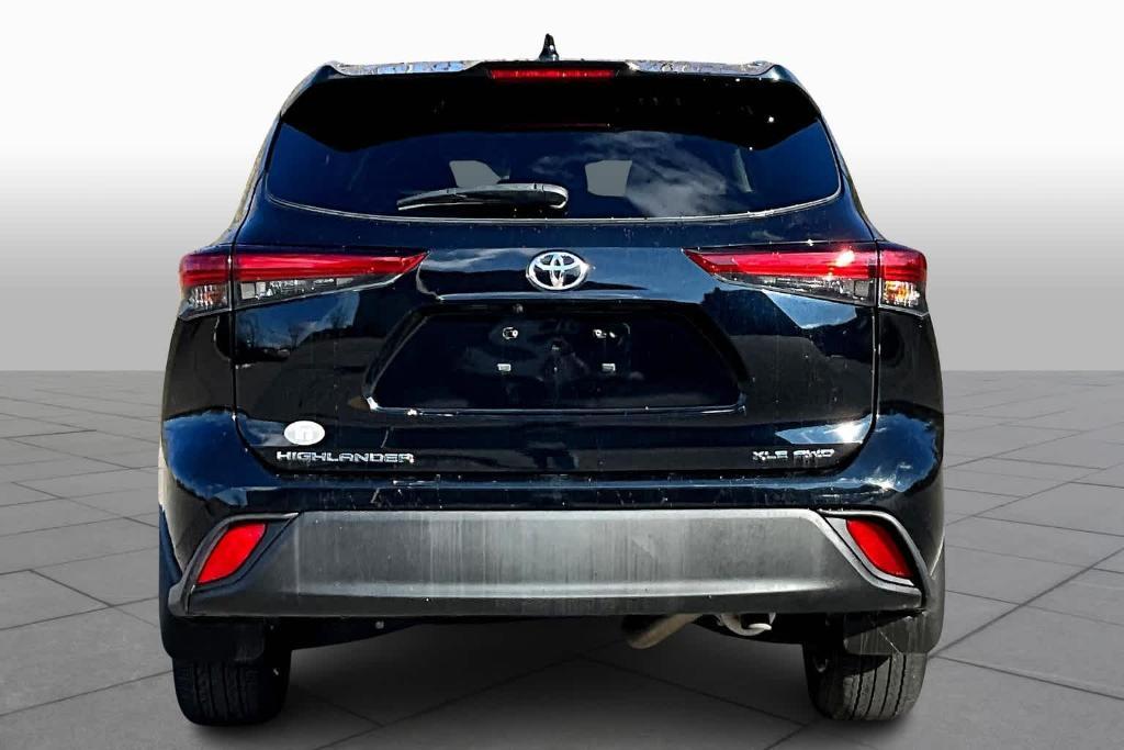 used 2021 Toyota Highlander car, priced at $31,200