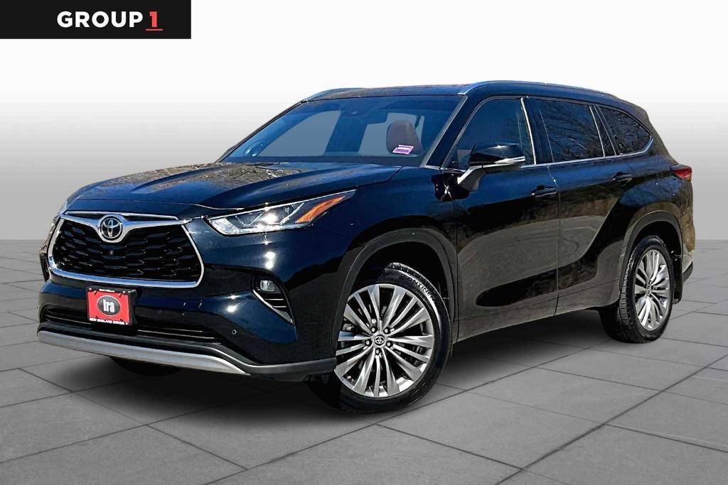 used 2020 Toyota Highlander car, priced at $39,900
