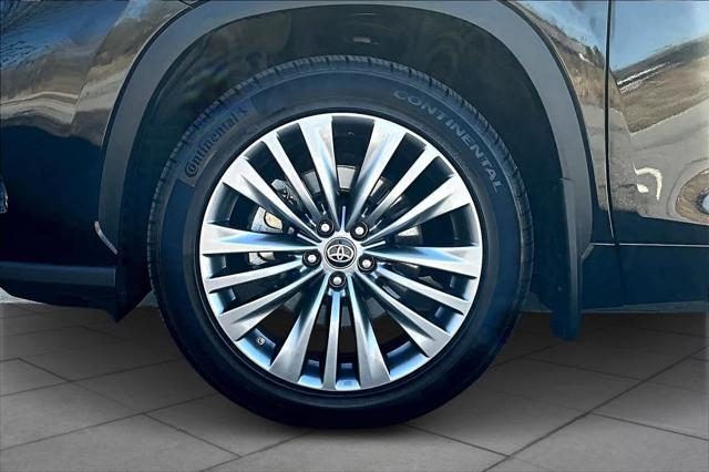 used 2020 Toyota Highlander car, priced at $38,990