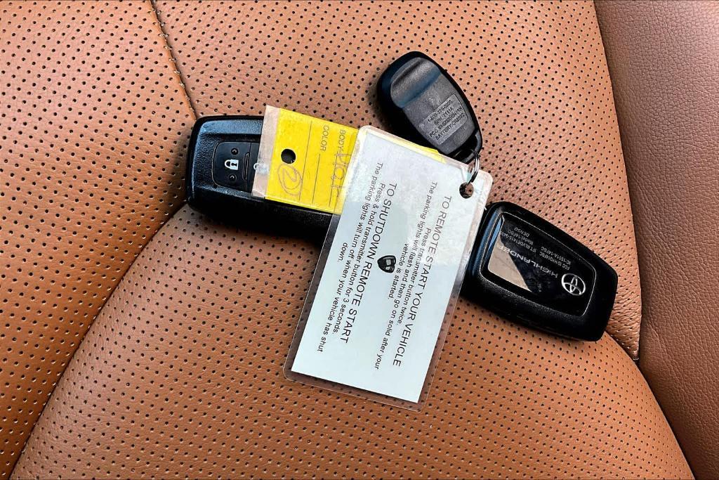 used 2020 Toyota Highlander car, priced at $39,900