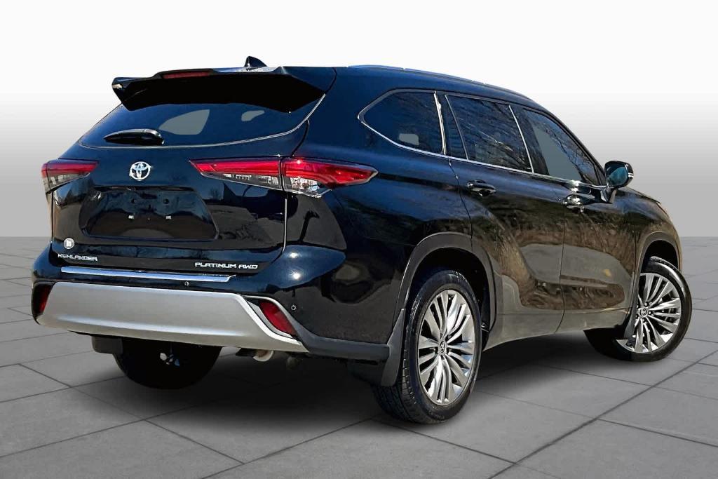 used 2020 Toyota Highlander car, priced at $39,900