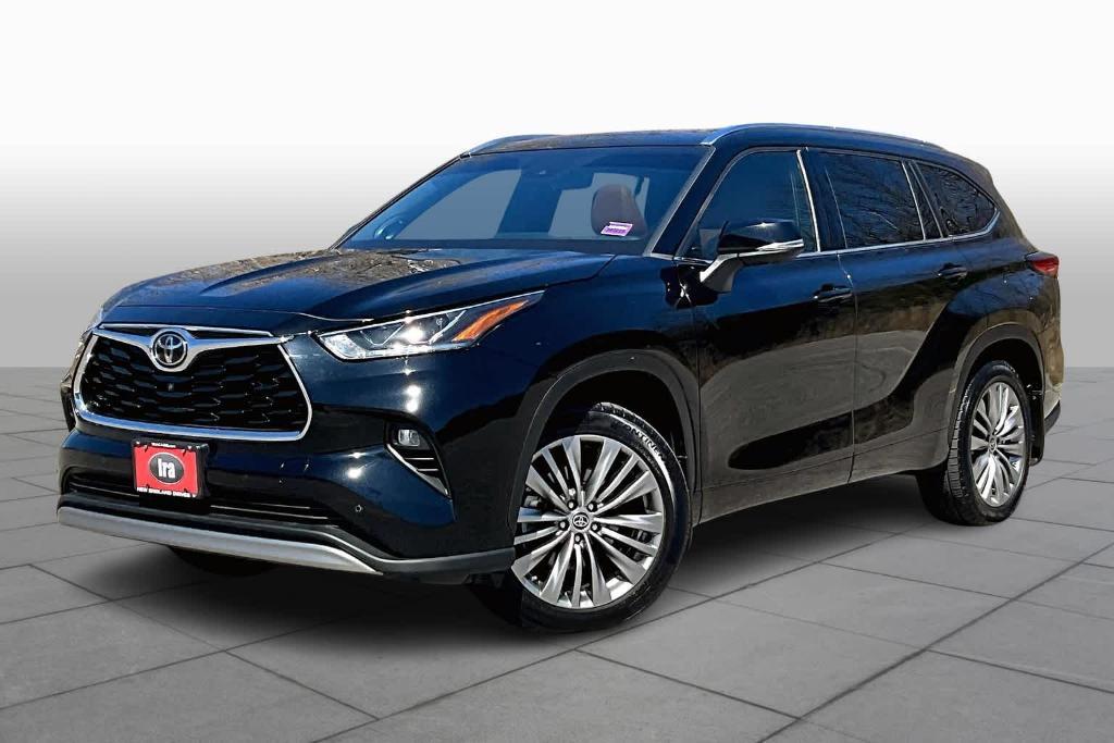 used 2020 Toyota Highlander car, priced at $39,900