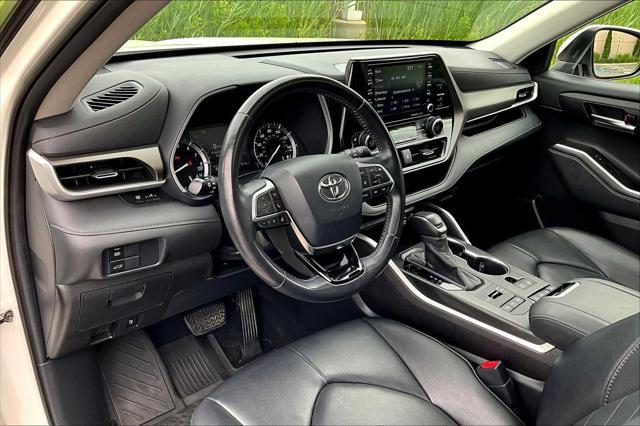 used 2020 Toyota Highlander car, priced at $28,900