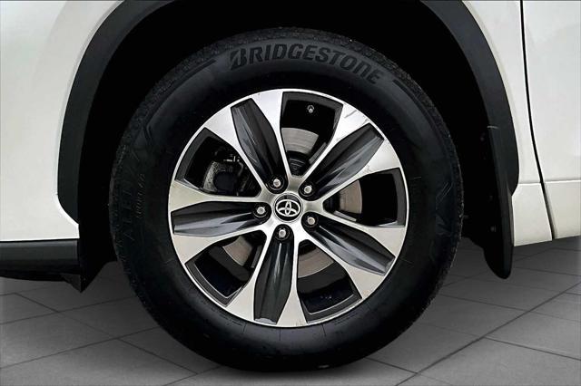 used 2020 Toyota Highlander car, priced at $28,900