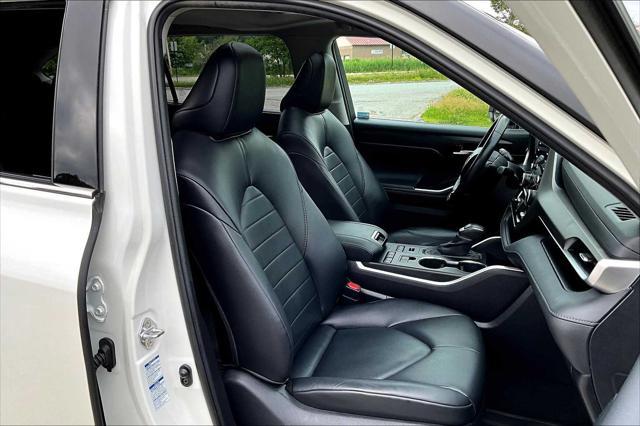 used 2020 Toyota Highlander car, priced at $28,900