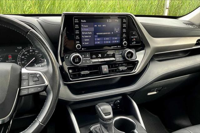 used 2020 Toyota Highlander car, priced at $28,900