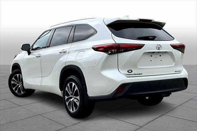 used 2020 Toyota Highlander car, priced at $28,900