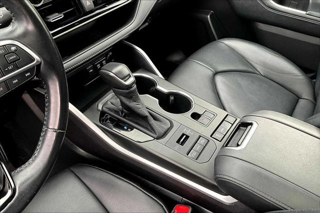 used 2020 Toyota Highlander car, priced at $28,900