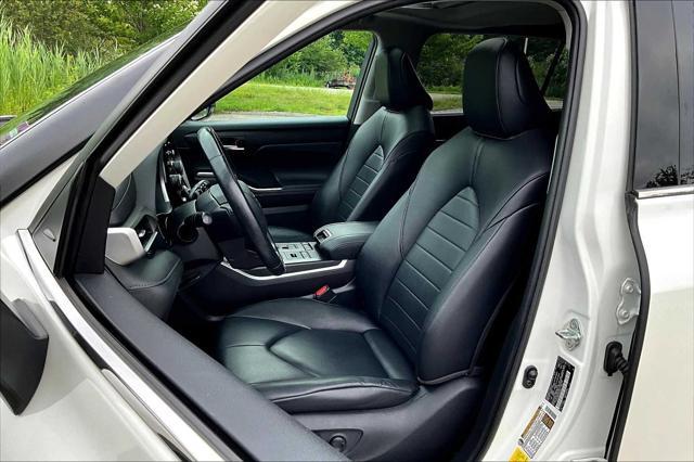 used 2020 Toyota Highlander car, priced at $28,900