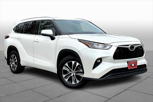 used 2020 Toyota Highlander car, priced at $28,900
