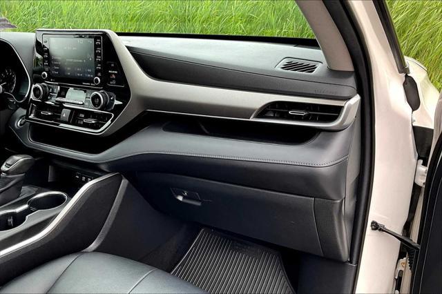 used 2020 Toyota Highlander car, priced at $28,900
