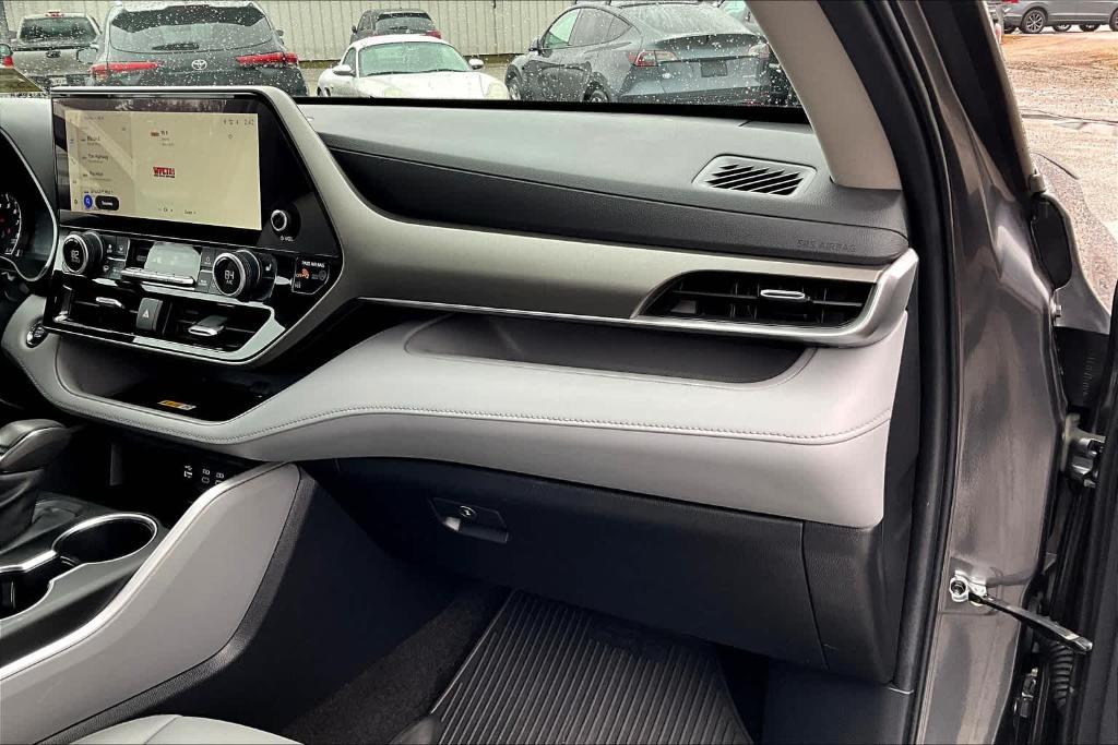 used 2023 Toyota Highlander car, priced at $42,900