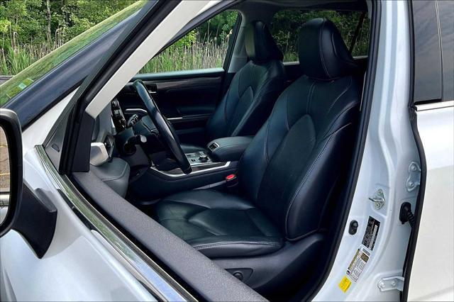 used 2021 Toyota Highlander car, priced at $39,500