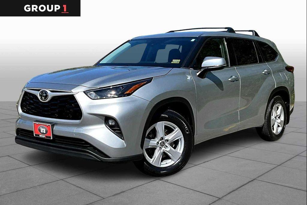 used 2022 Toyota Highlander car, priced at $31,991