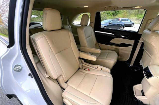 used 2019 Toyota Highlander car, priced at $31,900